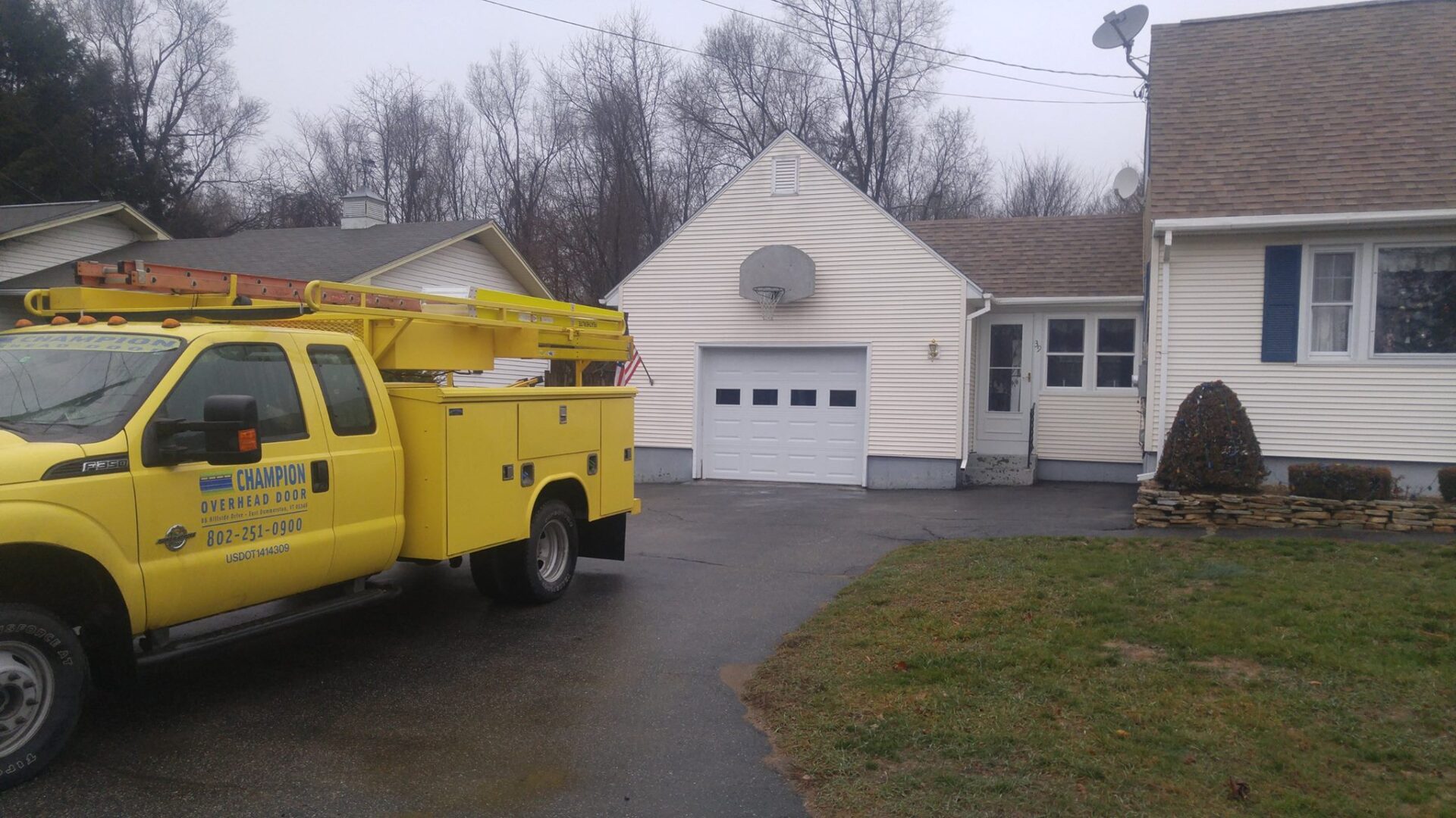 C.H.I. Overhead Doors style 2283 Residential Garage Door Installation